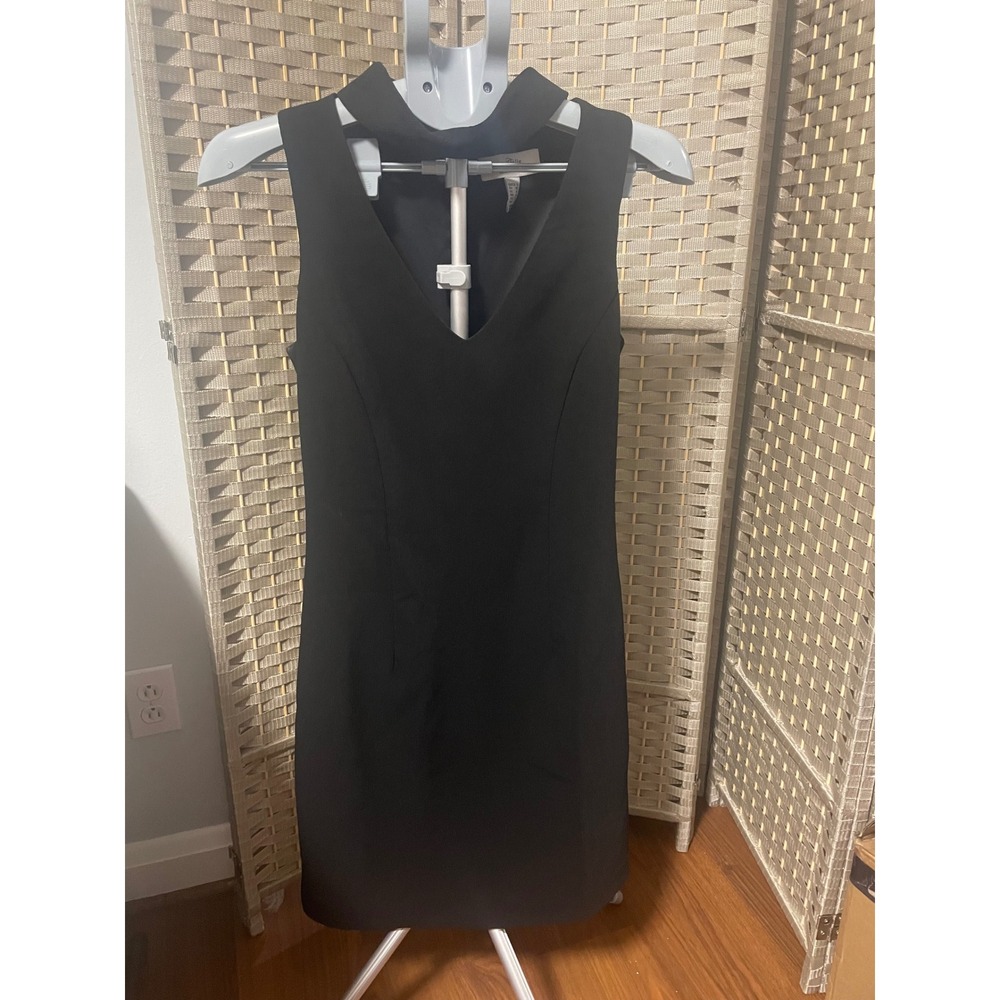 Belle Badgley Mischka Black Sleeveless V-Neck Sheath Size 6 High Neck Crepe